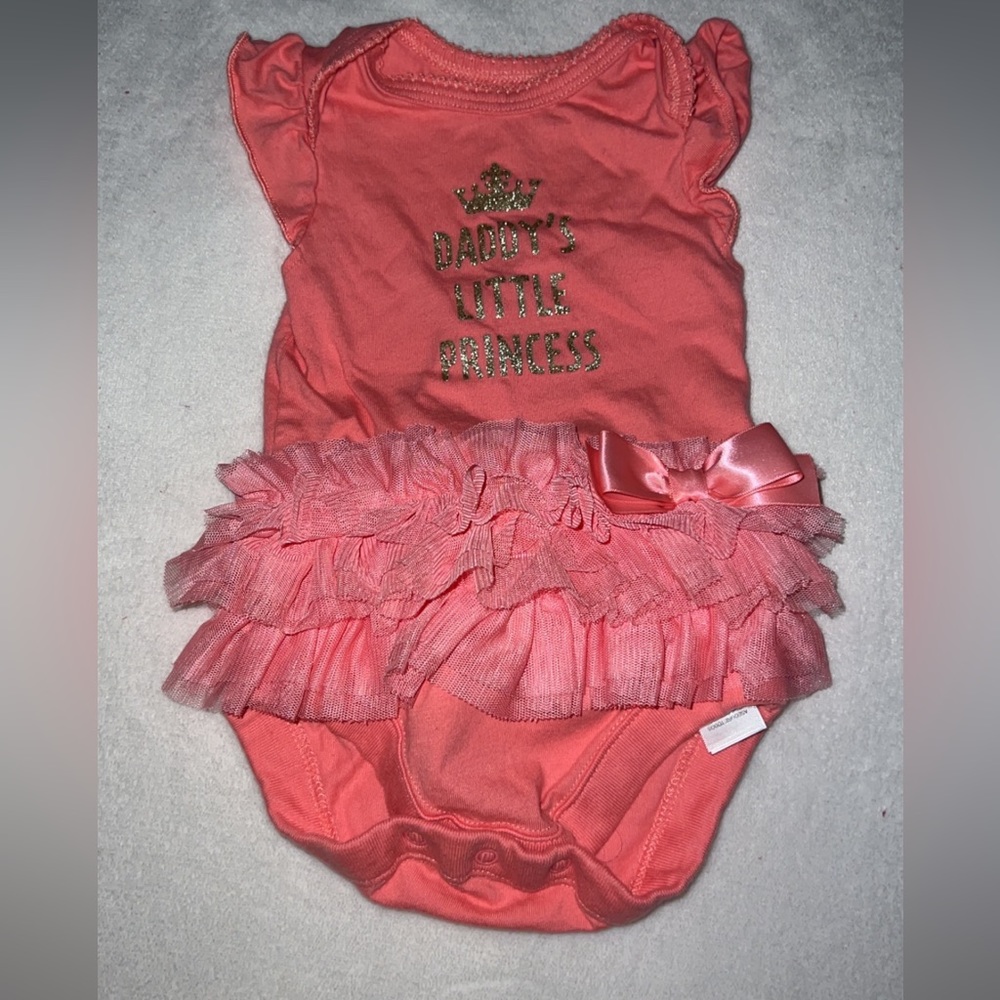 0-3 M onesie, “Daddy’s little princess”